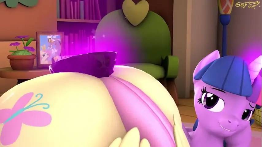 Twilight toys with Fluttershy