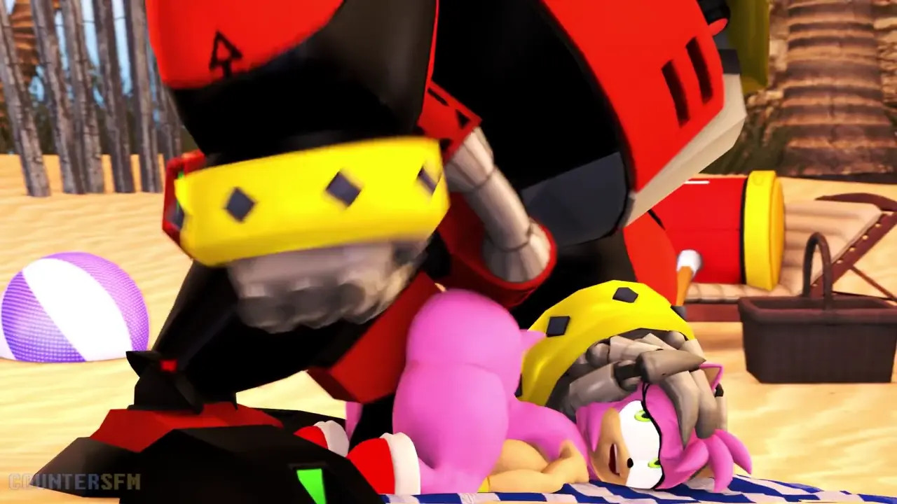 Omega smashing Amy in the beach (sound)