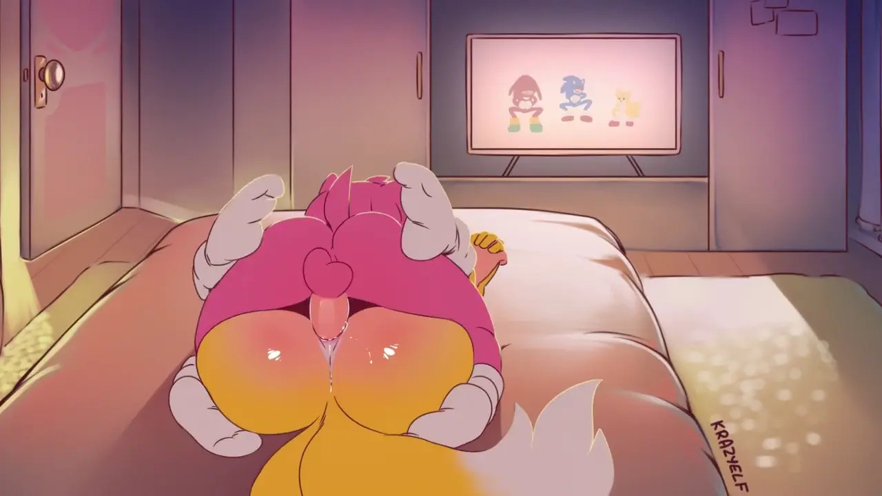 Amy and Tails Watching Funny Videos