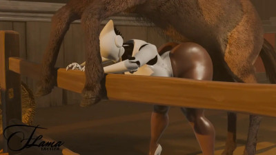 HAYDEE AND HER HORSIE IN THE BARN | FLAMA