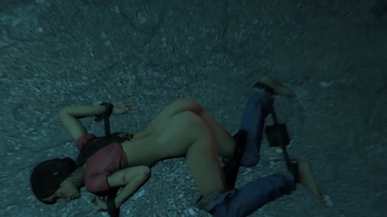 Chloe Frazer got chain up