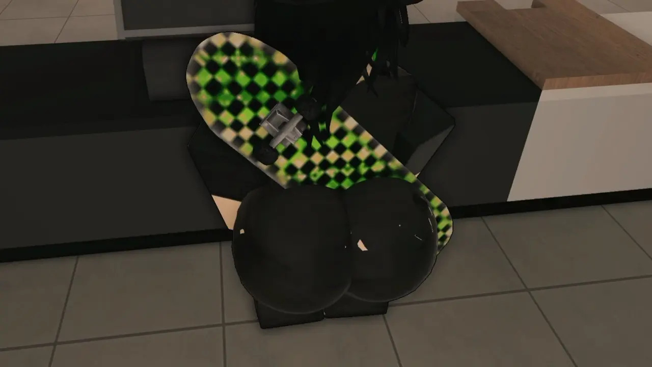 McDonald's Cashier Shaking It