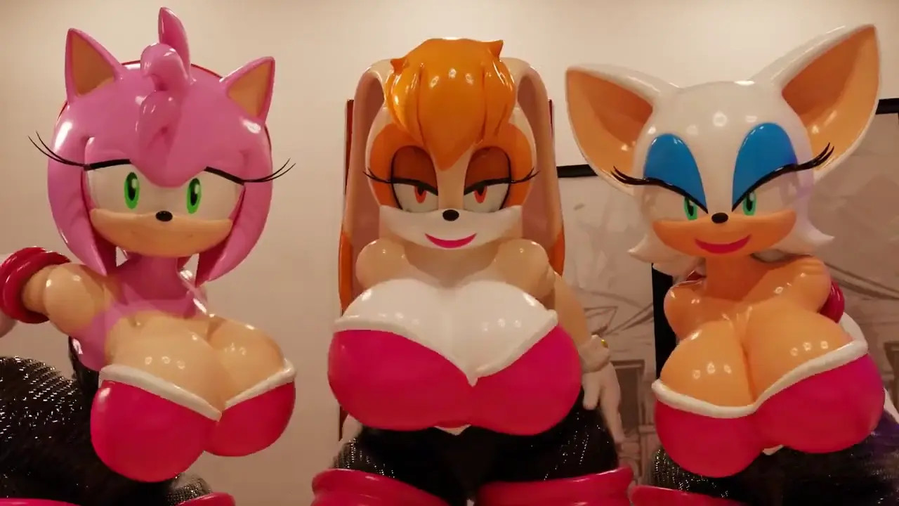 Six Rouge Boobs
