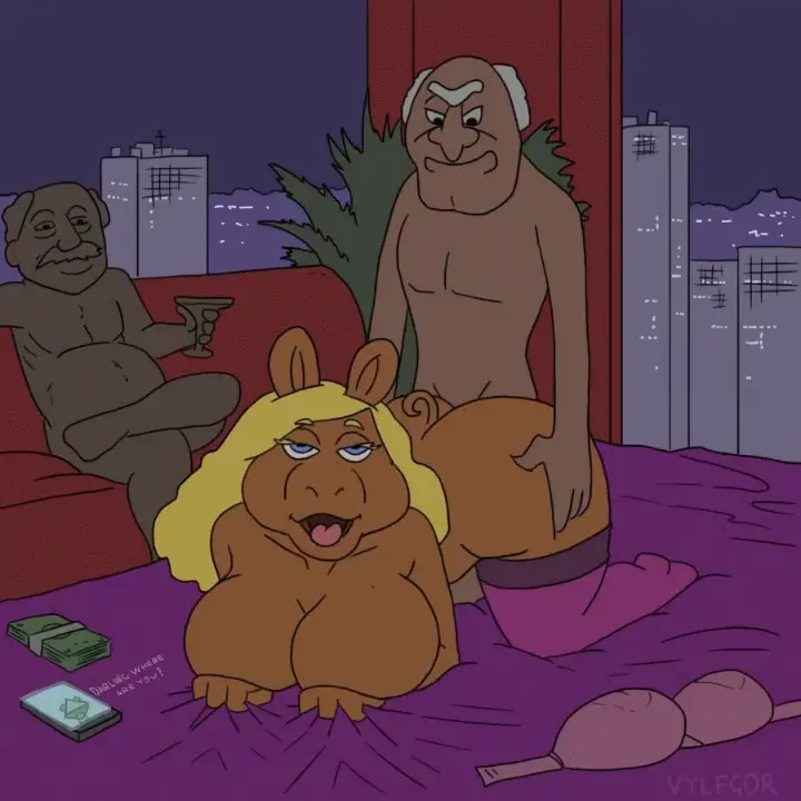 Miss Piggy getting backshots!