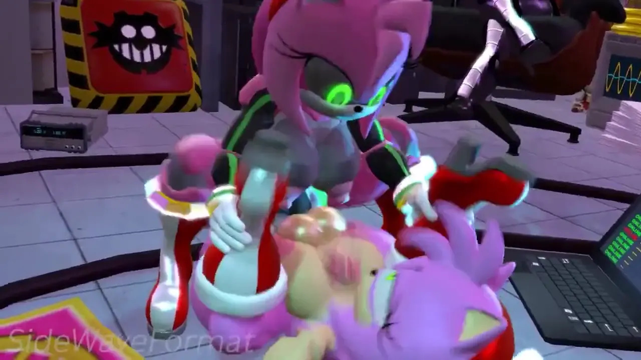Robot Amy Smashing Amy